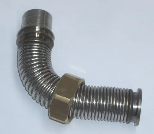 Gasventil in gebogener Form mit Metallgehäuse, einer Seite mit Gewinde und einer Verbindungsmutter. Teil eines Systems von Daikin und ROTEX bis Baujahr 2019.